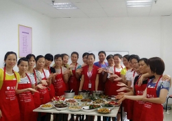 南寧月嫂娘子軍家政致：愛(ài)美的寶媽們，春節(jié)不增重你得這樣吃哦！
